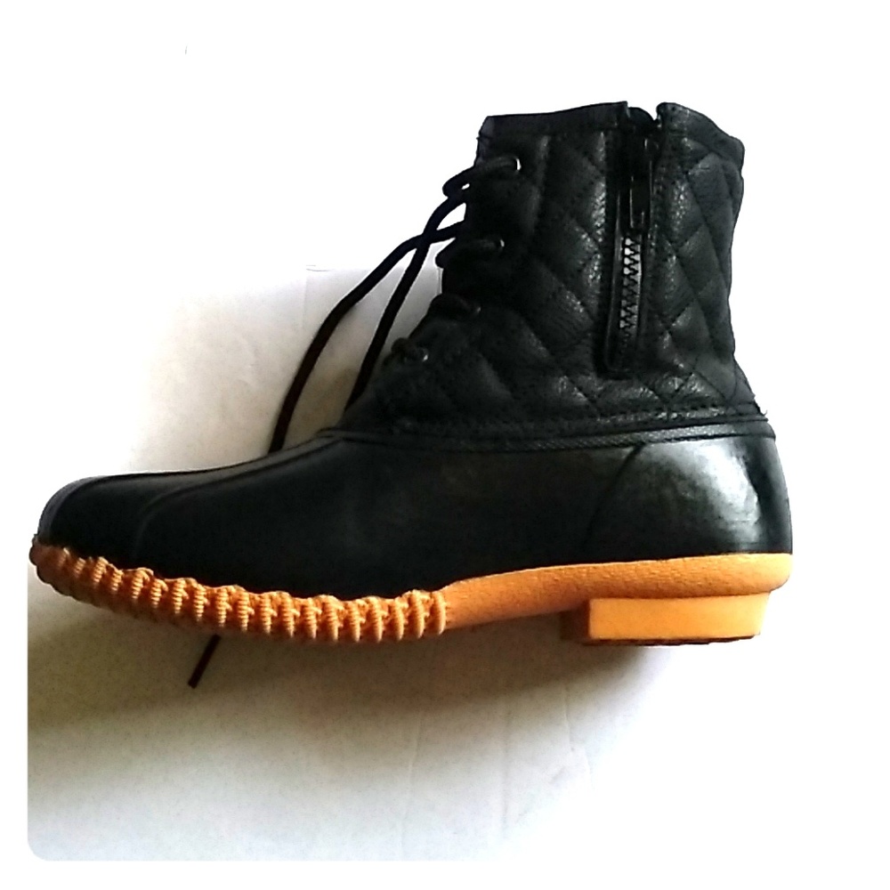 Basic women black and Beige boot Sz 7